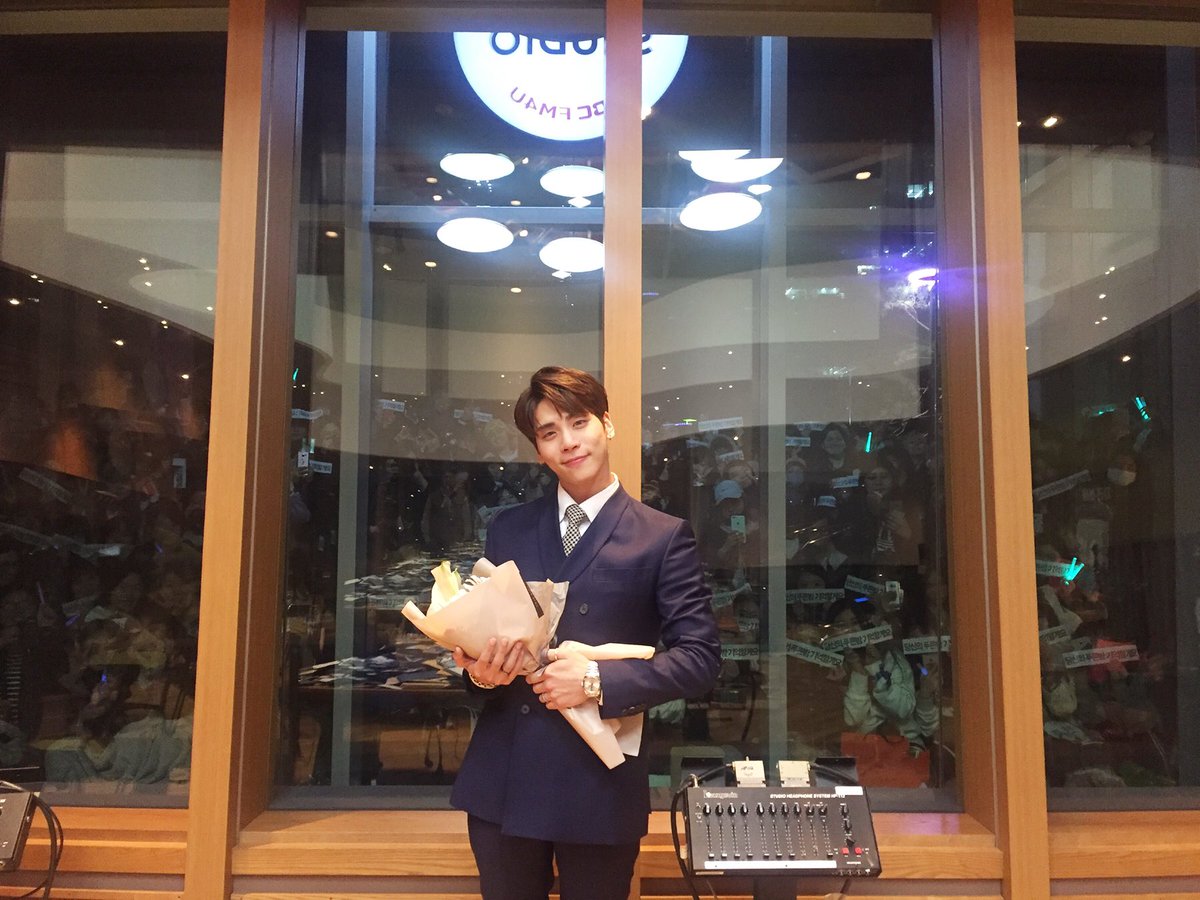 푸른밤 tweet media