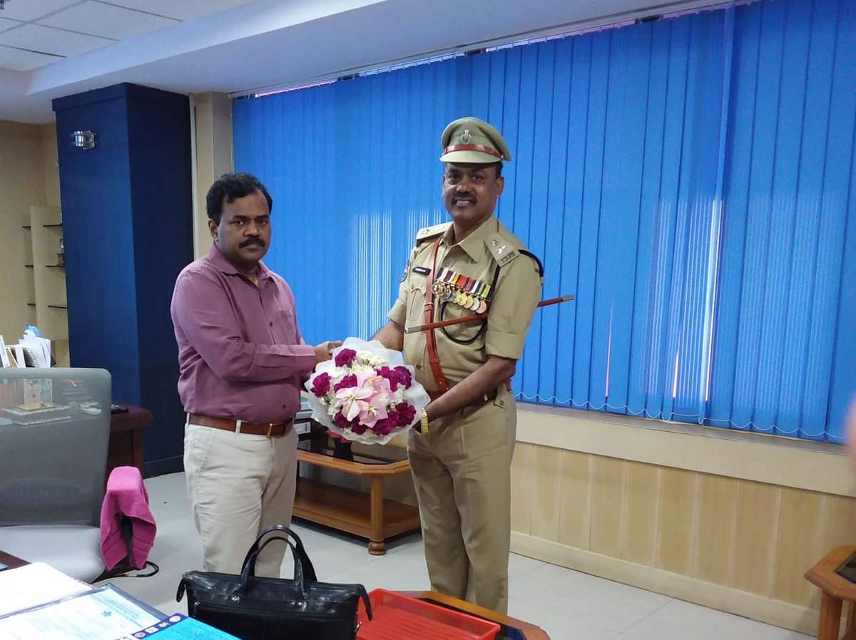 MDHMWSSB's tweet photo. Pressidency awardee, Mr. Mallaiah, Additional SP, taking over charge as Chief Vigilance Officer at HMWSSB. @HMWSSBOnline https://t.co/J4GeXnshqN