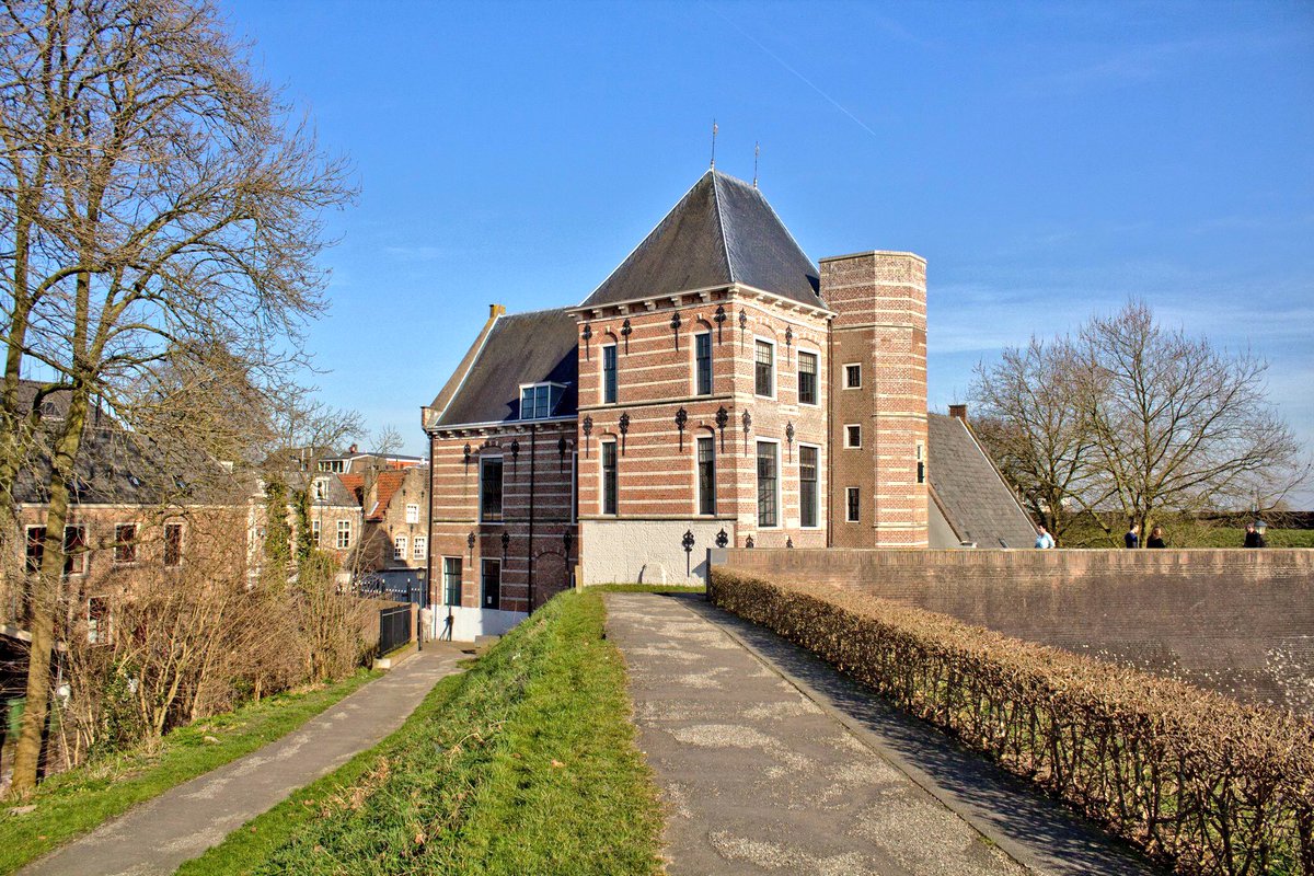 Ga je vrijdag met ons mee op restauratiebezoek naar het Tolhuis in Gorinchem? Met <a href="/Hdkeyser/">Hendrick de Keyser Monumenten</a> &amp; <a href="/denhoedaannemer/">den Hoed Aannemers</a> nvmz.nl/post/157569399…