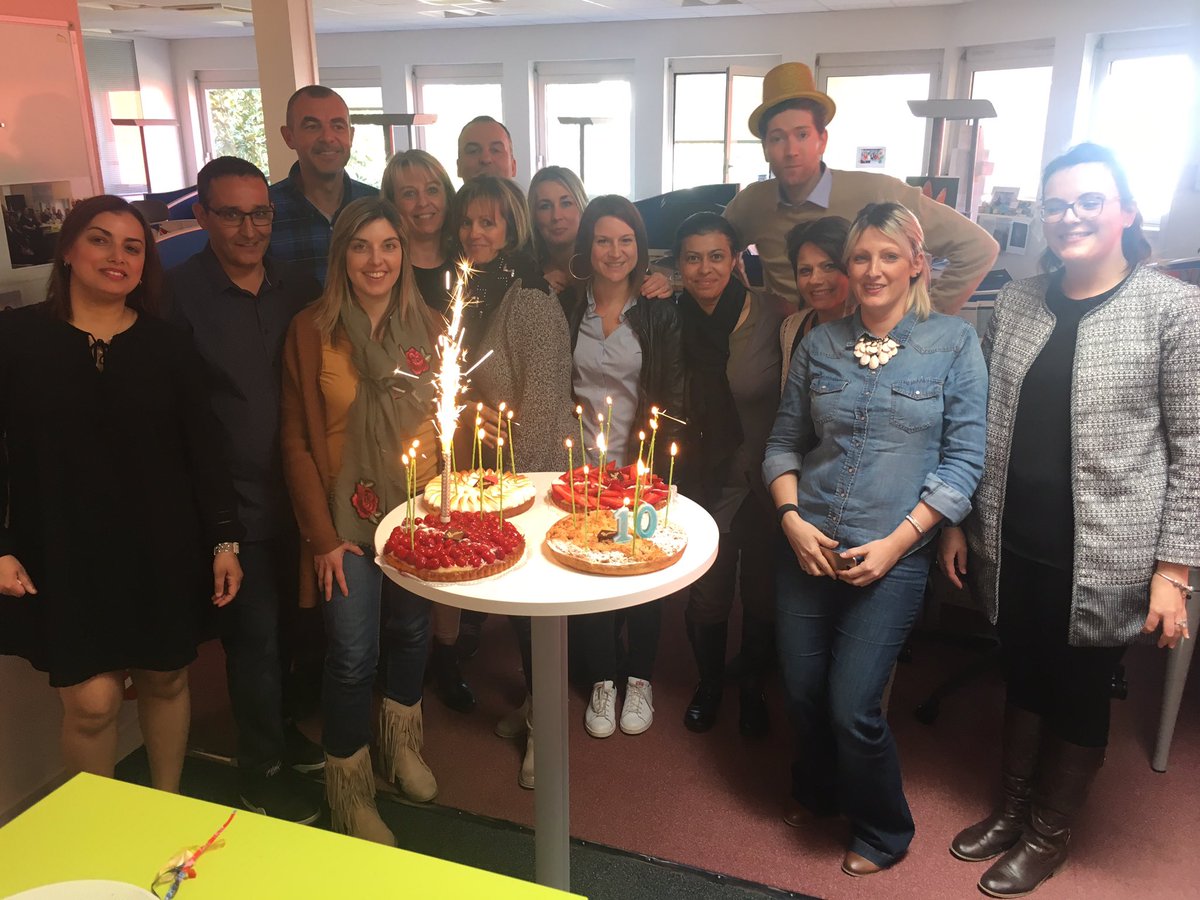 PA_TERRAS's tweet photo. Les conseillers du #ServiceClient de #GRDFRAB fêtent les #10ansServiceClient ! Encore et toujours au Service de nos clients ! https://t.co/9UWC8BqNhZ