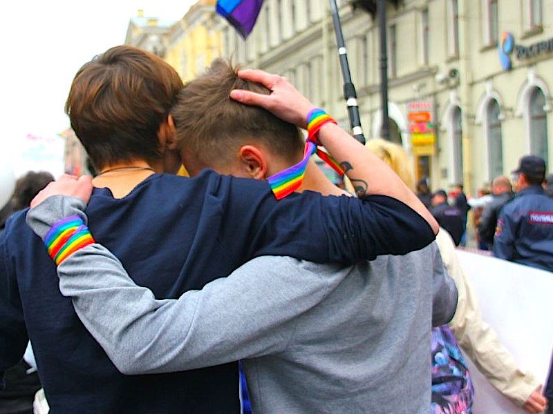 LaSuperQueer's tweet photo. Tres muertos y cien detenidos en una redada contra personas LGTB en Chechenia https://t.co/cG33bW07XG https://t.co/XD6WG5jQAQ