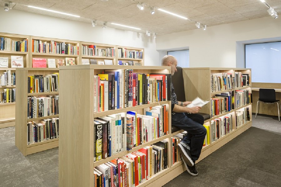 DesignMuseum's tweet photo. #Quiet #study - The Sackler Library is free &amp; publicly accessible with Wifi | Opening hours https://t.co/kQiuUdkHU9 https://t.co/Ly3qUoWDy9