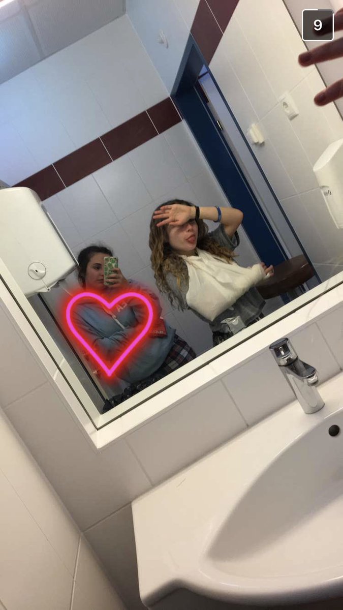 _elliearmitage_ tweet picture