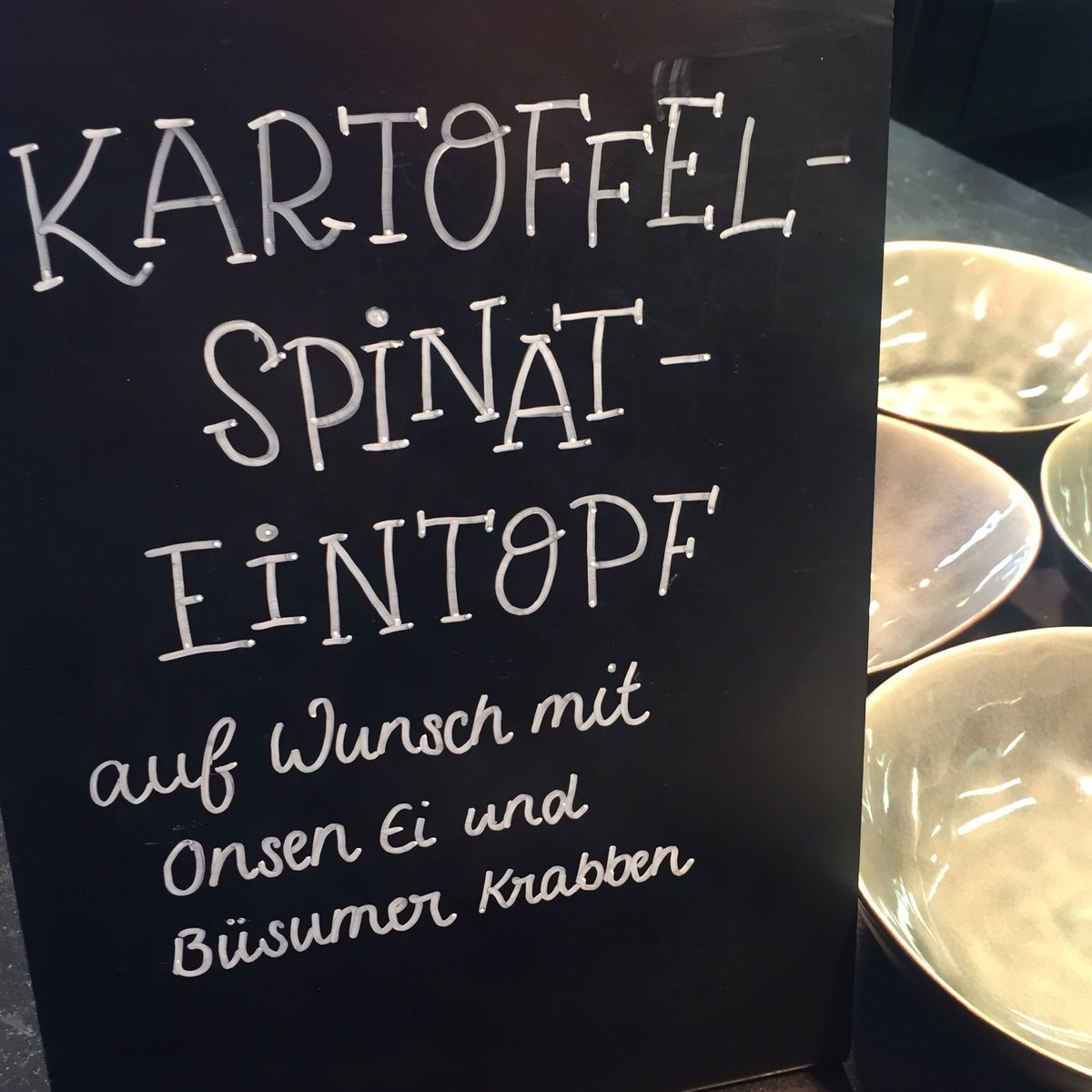 sipgate_kitchen's tweet photo. Muckelig-warmes Süppchen: Kartoffel-Spinat-Eintopf auf Wunsch mit Onsen Ei und Büsumer Krabben. #dontcallitcanteen #leckerlunch https://t.co/rREXgDaFR4