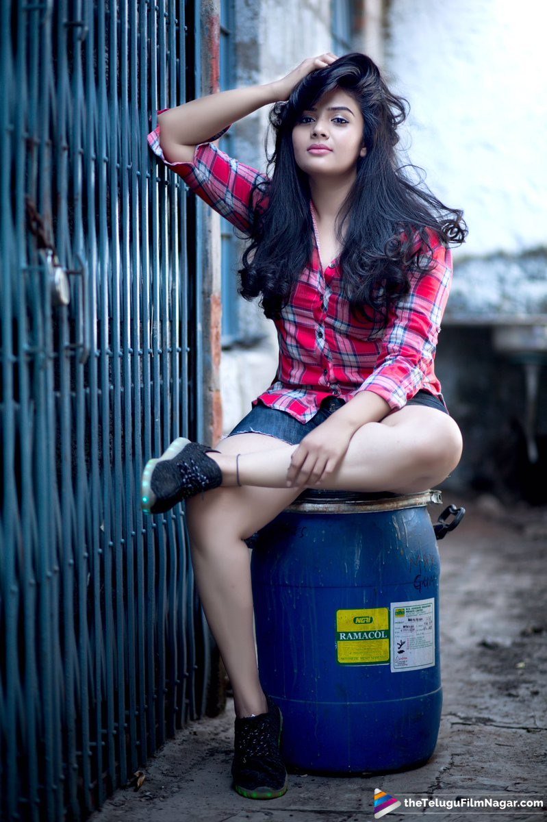 cineforest's tweet photo. 🌺🍂🌻😡🙆@MukhiSree new cute stills 
  https://t.co/70ZI8rdh3r https://t.co/qEtfdWuH6i