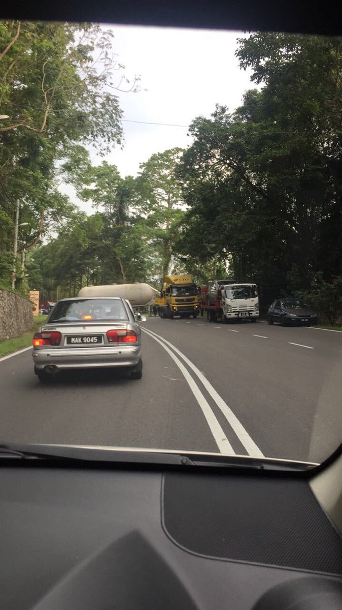n9Jangx's tweet photo. Tampin - Berhampiran Medan Tampin lori terbabas lalu menghalang lalu lintas.
#RTN9 https://t.co/nBVJe2TEfk