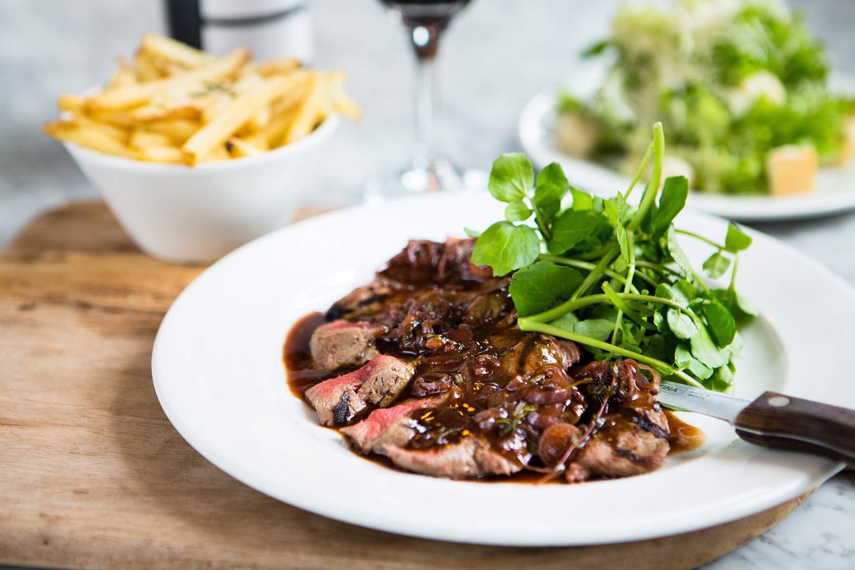 Chezbobs's tweet photo. #Whetstone alert!! Order any #steak today &amp; get a half price bottle of wine!! #discount #wine #chips #monday #mondaymotivation @BandWMums https://t.co/hUb7Fl5c4u