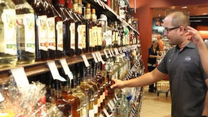orlandosentinel's tweet photo. Lawmakers squabble over whether to allow liquor sales at gas stations https://t.co/Db9cmyRuau https://t.co/H996FHZQbZ