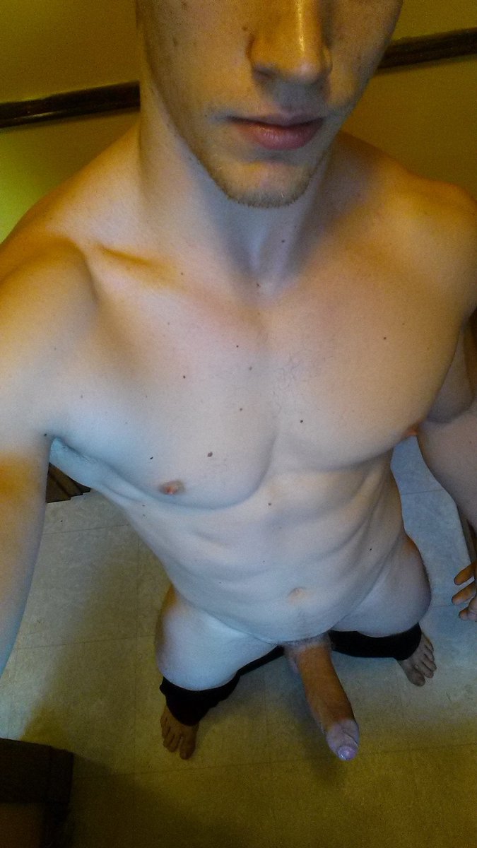 lumoss0's tweet photo. #hotbody #hotmen #bigdick #selfdick #fuckme https://t.co/hXQw9lbzm9
