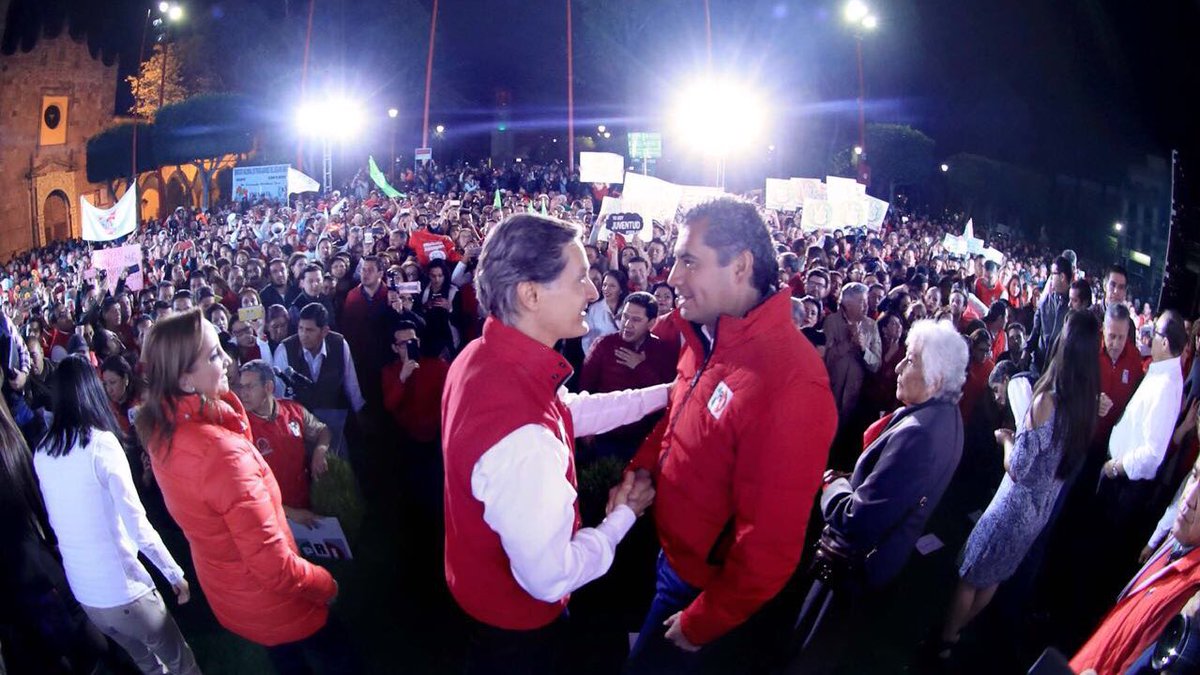 EnriqueOchoaR's tweet photo. . @alfredodelmazo trabaja de la mano con la gente; es sensible para servir, y tiene el carácter necesario para gobernar. #FuerteyConTodo https://t.co/zQ4XZEsrHf