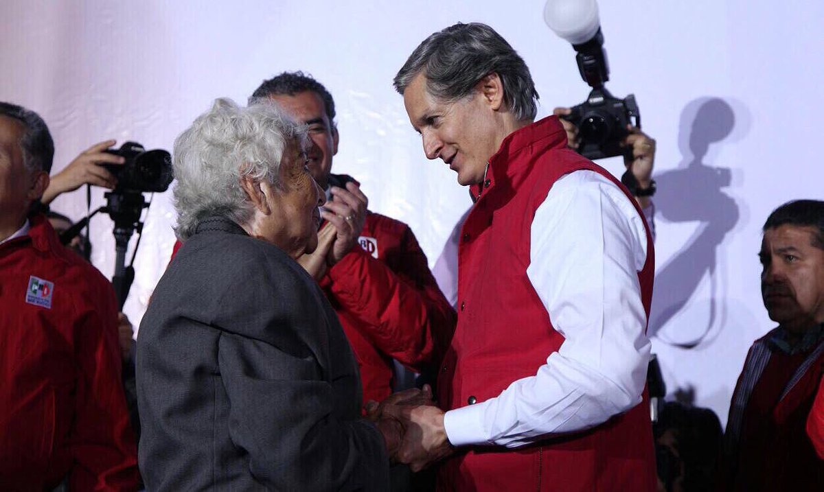 EnriqueOchoaR's tweet photo. . @alfredodelmazo trabaja de la mano con la gente; es sensible para servir, y tiene el carácter necesario para gobernar. #FuerteyConTodo https://t.co/zQ4XZEsrHf