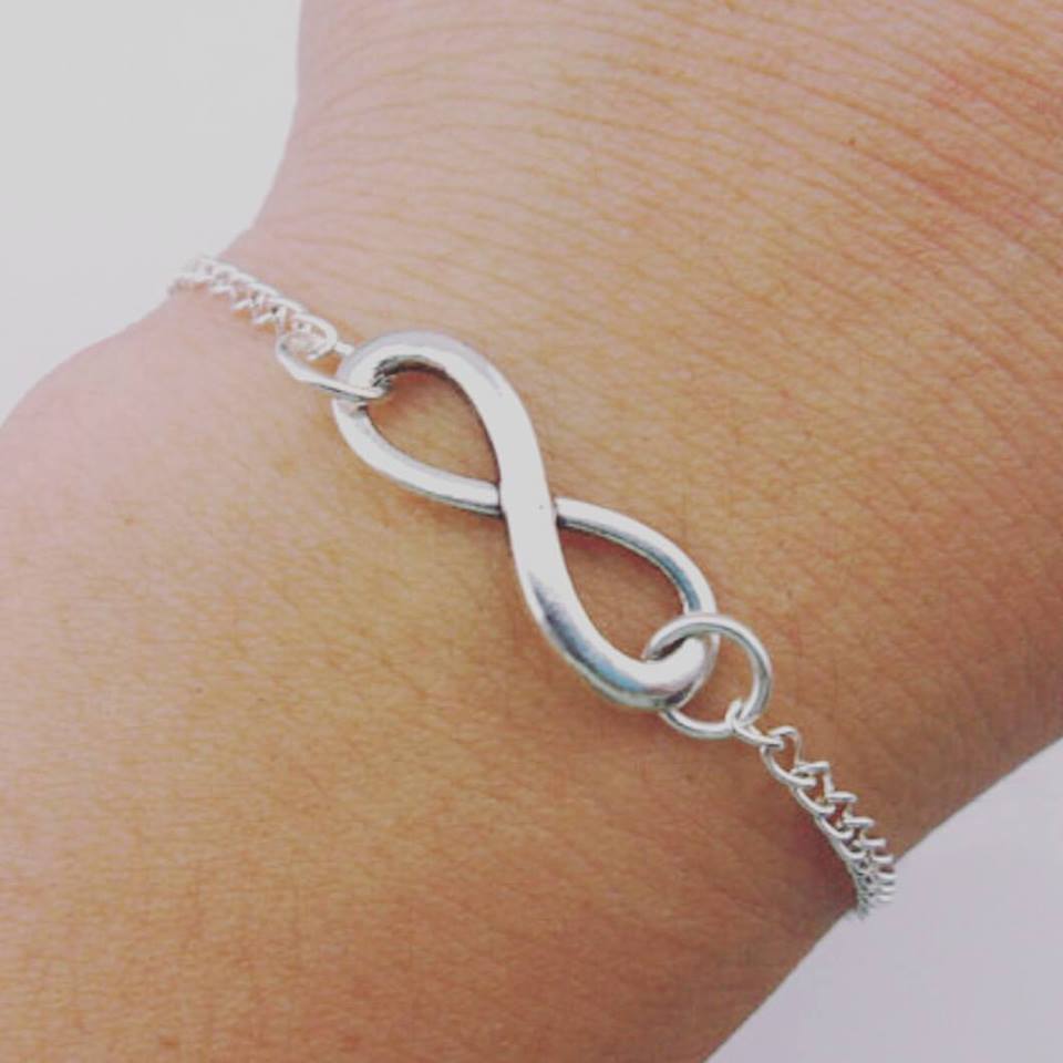 Lolas_Loves's tweet photo. THE best quality jewelry!!!
https://t.co/hclv80tsRc 
#lolasloves #jewelry #jewls #bracelet #bling #jewlerylove #love #like #pretty #newstore https://t.co/2eFLf5DEvU
