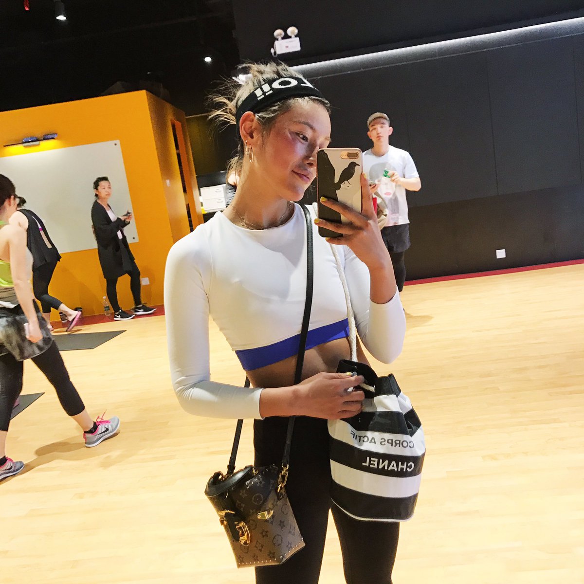 AlyssaJiang's tweet photo. fight for the summer #bodypump #马甲线 #gym #fitness #运动 
@mikayogawear @Nike @NikeLab @nikesportswear @CHANEL @VictoriasSecret @LouisVuitton https://t.co/FeG6dBFZUz