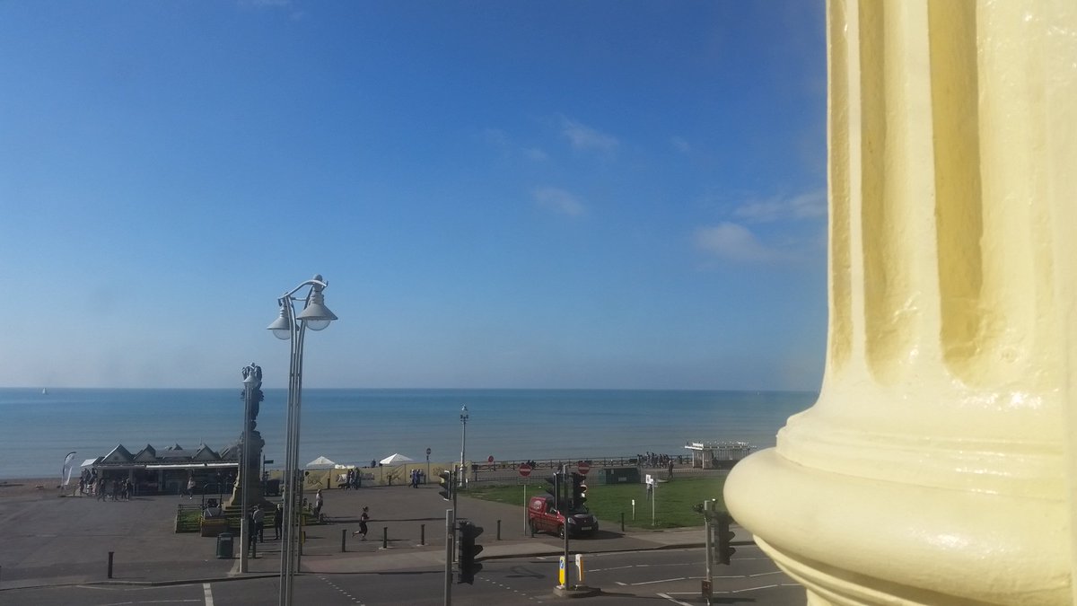 KateWritesBooks's tweet photo. To 5 awesome #beachwrite women - @ScorpioScribble @AramintaHall @ErinnaMettler @sueteddern @agoodconfession WE DID IT! And wasn't it fab? https://t.co/4bEFyWT1Ka