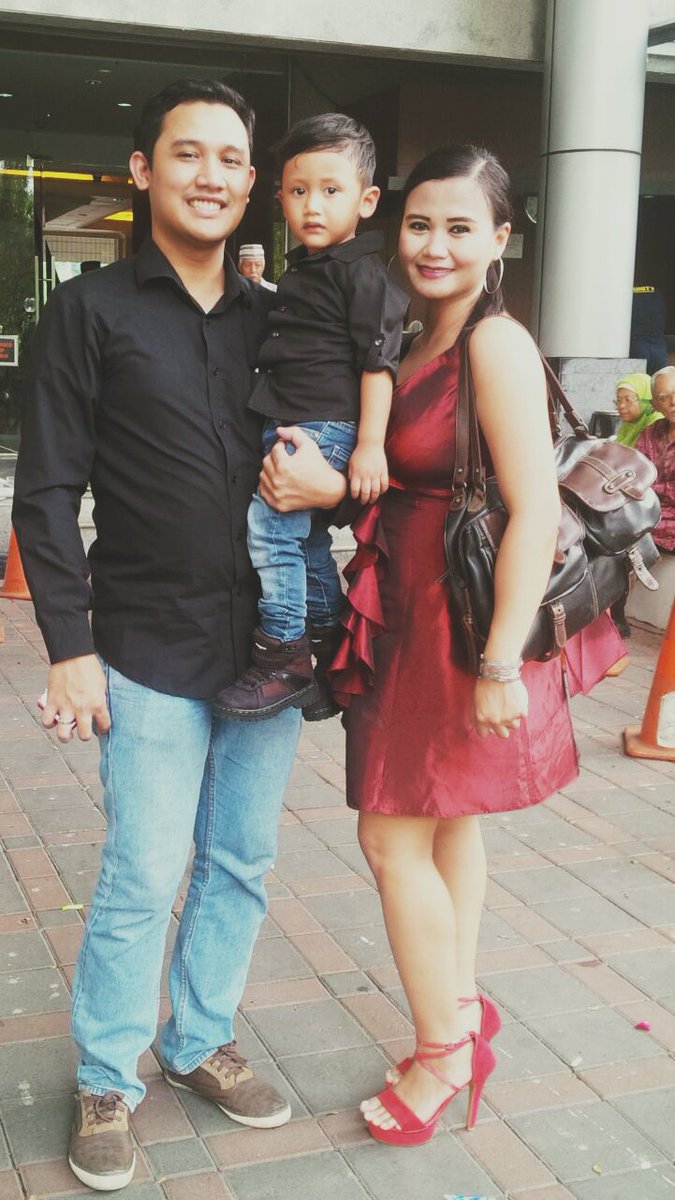 abiyyu_nasution's tweet photo. With my beloved parents
#abiyyu
#cute
#adorable
#kidstyle
#kidwithstyle
#familystyle
#family
#parent https://t.co/Zv02YVl4Ua