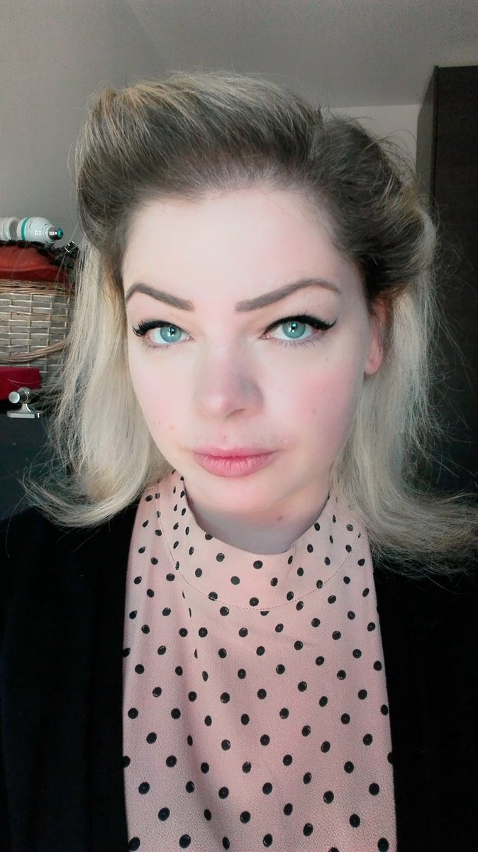 Prezel86's tweet photo. #pinup #vintage #vintagehairstyle https://t.co/F4JwDnkLXL