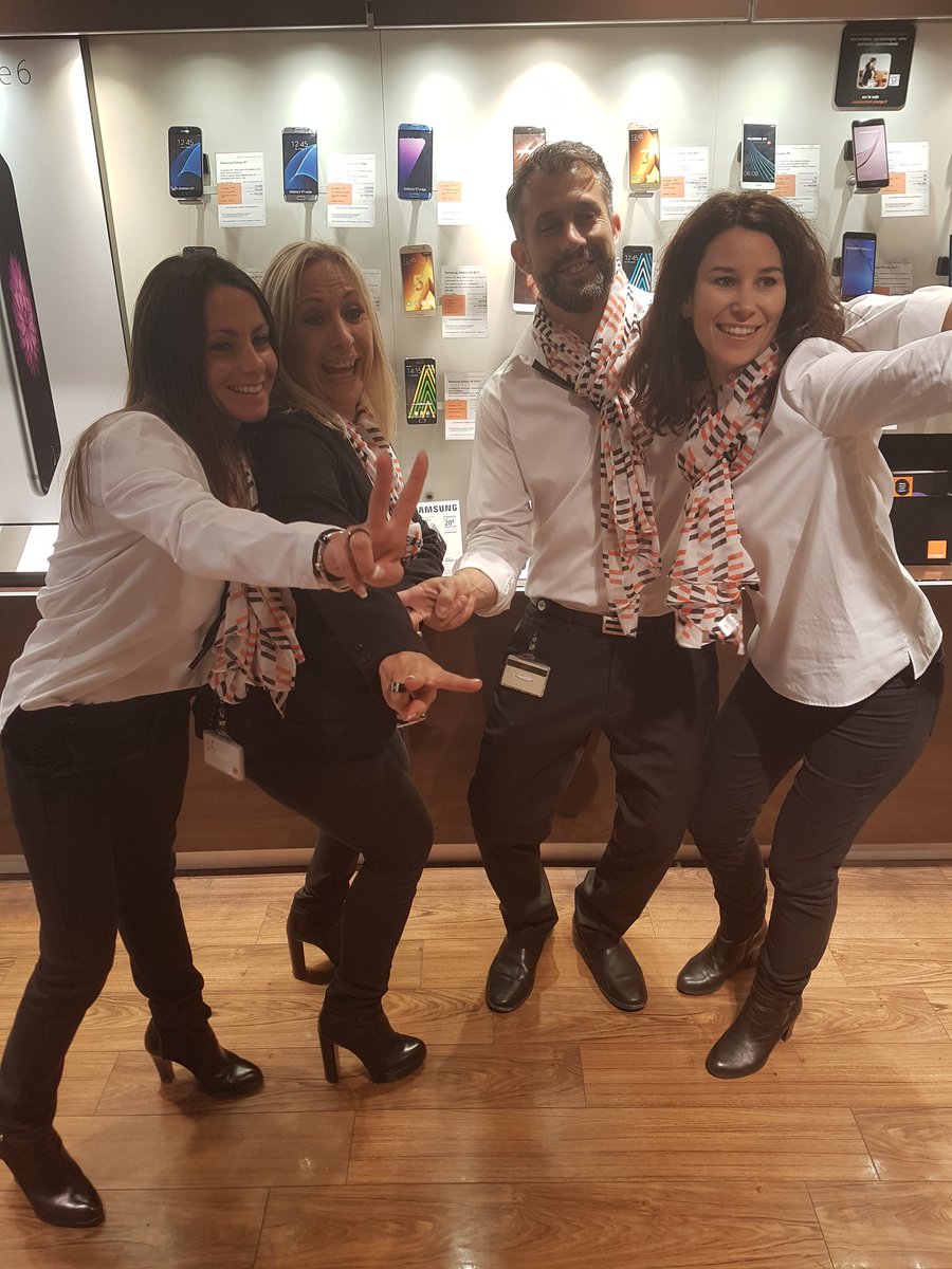 pairone1's tweet image. La dream team de Magedecin. Dress code oblige. @vpinsan @stephcesaroni @MinaMaaref @laeti_magenta @jenni_achilli