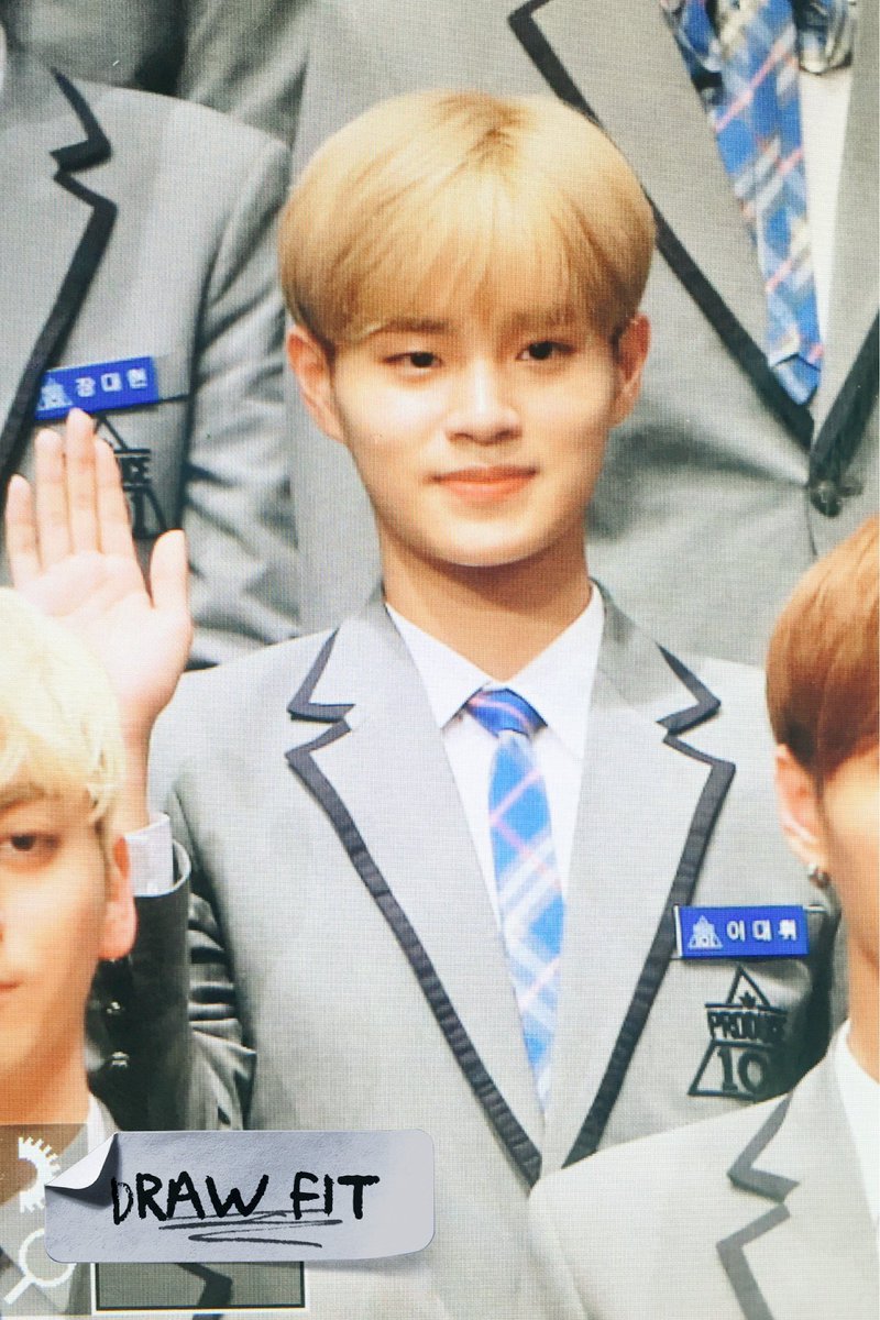 Daehwicom's tweet photo. 170403 제작발표회 #프로듀스101시즌2 #이대휘 #대휘 #프듀센터 ❣️❣️ https://t.co/TBNYUrRdHh