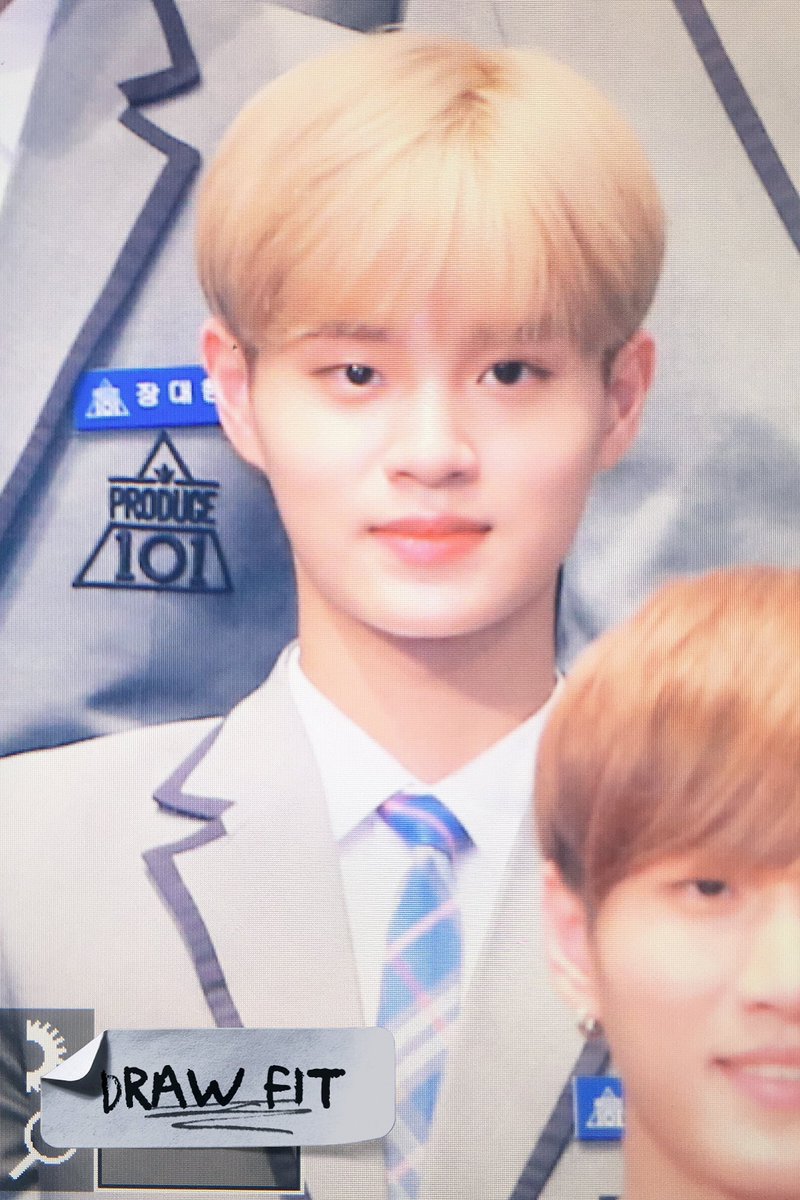 Daehwicom's tweet photo. 170403 제작발표회 #프로듀스101시즌2 #이대휘 #대휘 #프듀센터 ❣️❣️ https://t.co/TBNYUrRdHh