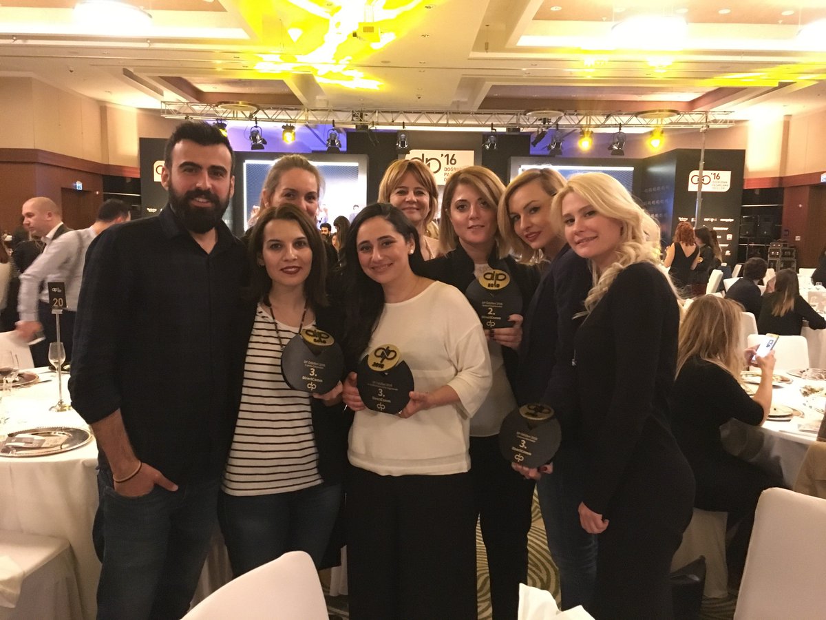 dCommMarketing's tweet photo. directcomm ekibi olarak; #DPödülleri 2016'da 4 ödül kazanmanın mutluluğunu yaşıyoruz. Tüm ekibimize ve müşterilerimize teşekkürler. @dpid_tr https://t.co/k9Tq2UeCy8