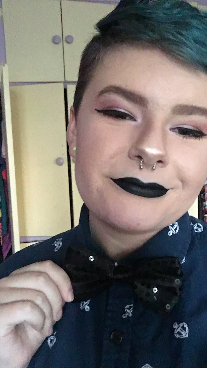 nonbinarydykee tweet picture