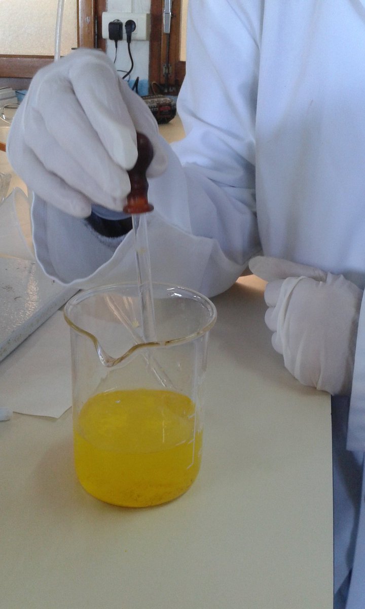 FEMMA_Setmana's tweet photo. Primera pràctica de química "CRISTAL.LITZACIÓ"🔥🔝 #laboratori #quimica #primerapractica https://t.co/Zsxtuo9eAp