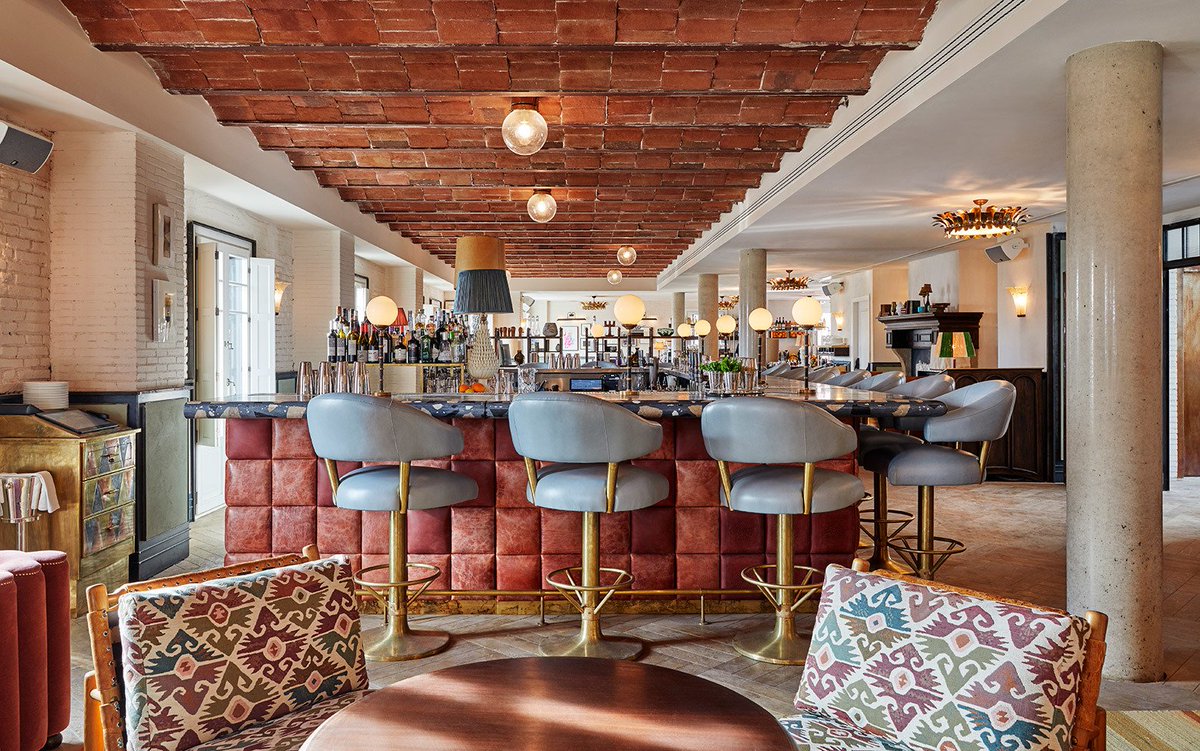 BibianaBallbe's tweet photo. Aquest vespre, al @SohoHouse, xerrada de Borja Martinez de @LoSientoStudio per als socis.

#TheCreativeTalks https://t.co/kcutZSh5E8