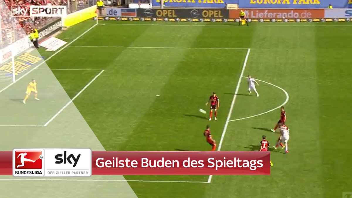 SkySportDE's tweet photo. Krumme Dinger und Knaller unter die Latte. Es gab viele schöne Treffer an diesem WE. Hier die #TopTore im VIDEO: https://t.co/6CmbZl7bdj https://t.co/Kjtxqe28Ds