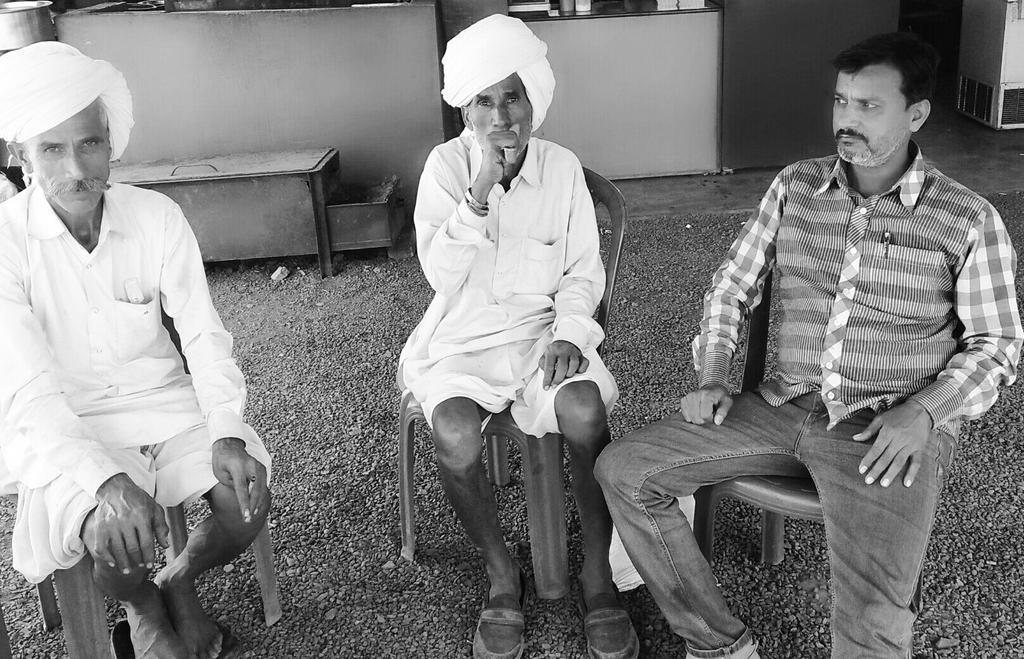 डग - झालावाड
पीएम मोदी के स्वच्छ भारत मिशन के तहत डग पं स. की ओडीएफ होने से बची शेष पंचायतो मे अलख जगाते , जी राज.न्यूज रिपोर्टर सुनील निगम