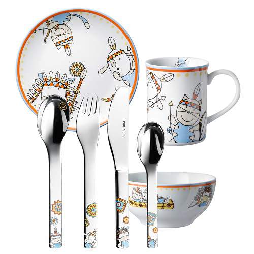 Barnset's tweet image. Puresigns barnset One Moema 7-delar i presentförpackning med indianer barnporslin och bestick med fri namn gravyr: barnset.se/sv/p/339/pures…