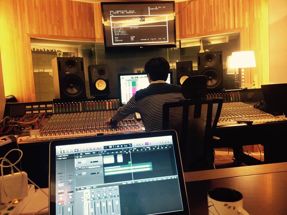 alieninc's tweet photo. 해리빅버튼 정규 2집 믹싱 시작!
#믹싱첫날 #엠플러스스튜디오 #harrybigbutton #mixing #mplusstudio https://t.co/ZavXyeOnt1