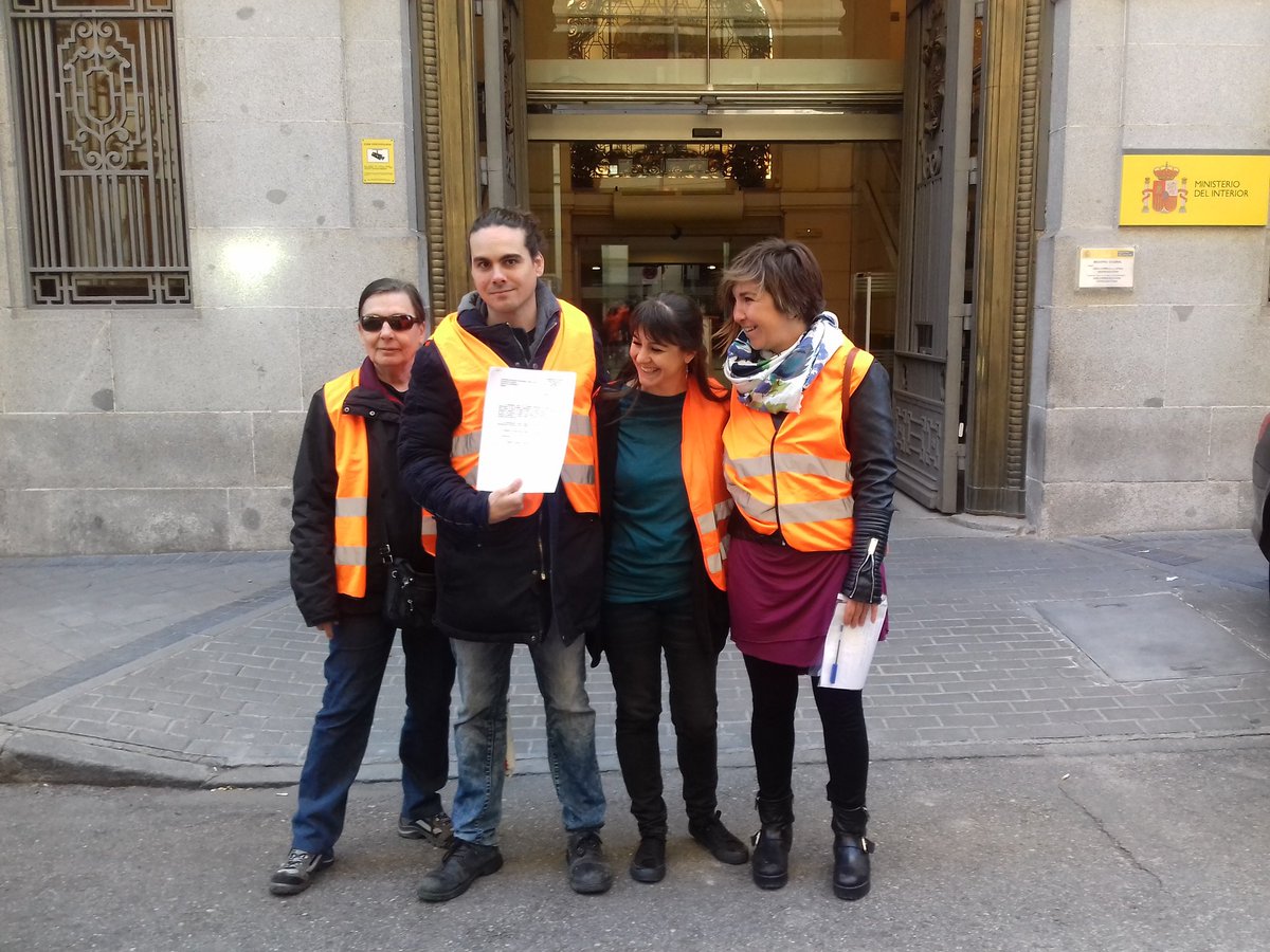 BrigadasDDHH's tweet image. El documento presentado en @interiorgob @zoidoJI. En minutos lo podréis descargar en brigadasvecinales.org o la web de @laredjuridica