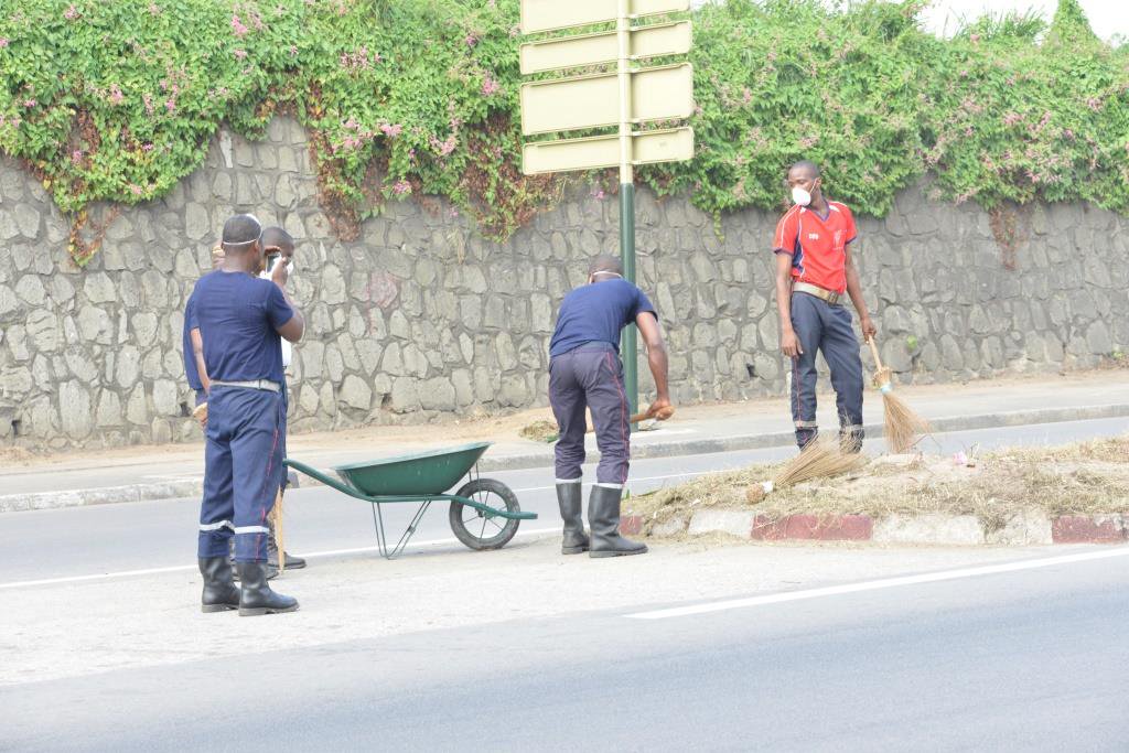 AnneOuloto's tweet image. Anne  Ouloto après les 2 premières éditions: ‘’Abidjan bat désormais au rythme du #GrandMénage’’ salubrite.gouv.ci/actualite.php?… #CIV #MINSEDD
