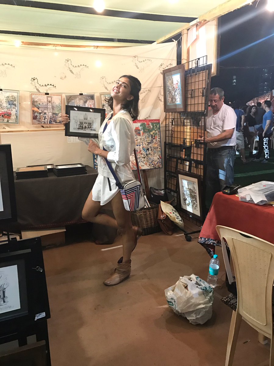 ItsmeSaks's tweet photo. #Sakshipradhan #littlefleamarket #bestfriend #tentfun with @TheFatsmeagol n wearin amazing capital city designer @DoodlageRetail @Doodlage https://t.co/mJ8eGg4oLy