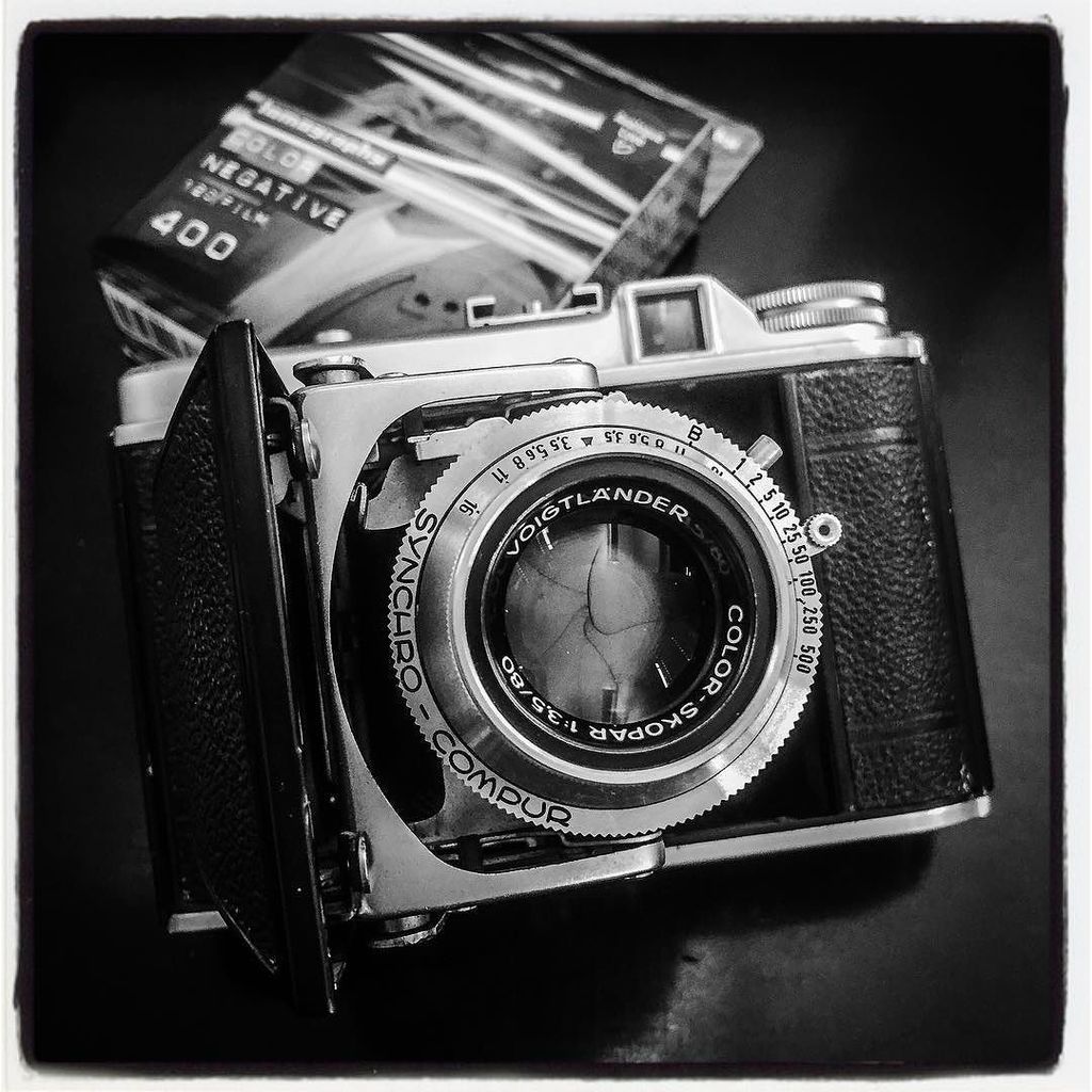 tronrud's tweet photo. Another medium format out on the street, a Voigtländer Perkeo II 📷
#istillshotfilm #filmisnotdead #voigtlander #voigtlanderperkeo #mediumfo… https://t.co/uNzC5IVLCp