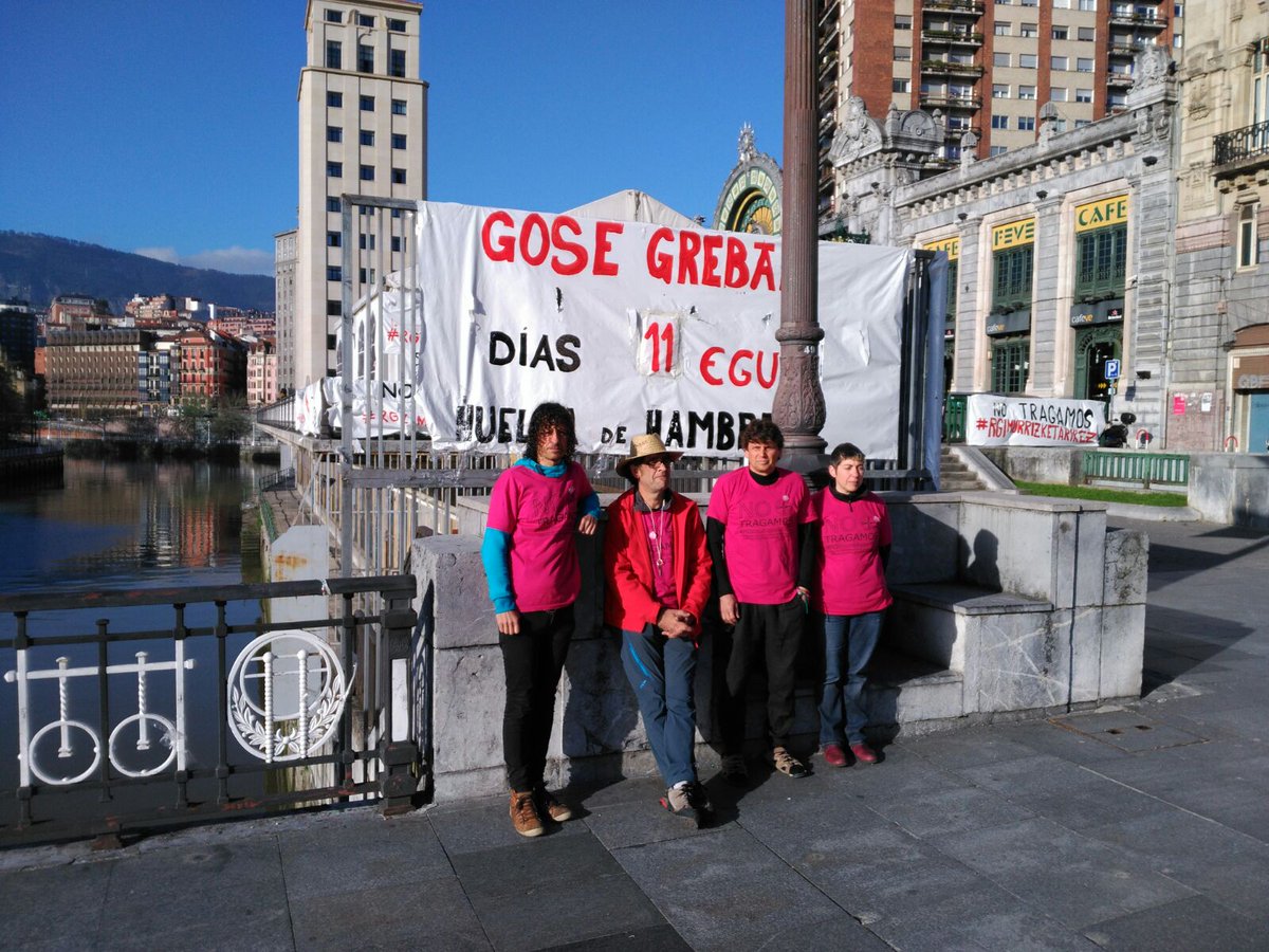 Komiteak's tweet photo. Acercate a arropar y dar apoyo a lxs huelguistas. Hoy proyectan en la carpa #Correscales, otra historia de dignidad #RGImurrizketarikEz https://t.co/82nnvmS2Gd