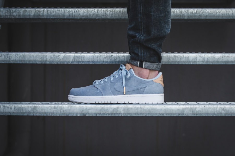KicksDealsEU's tweet photo. Air jordan 1 Low OG Premium Ice Blue/Vachetta Tan at SNS! https://t.co/d56Rhaj6II https://t.co/RUIsa4VX5I