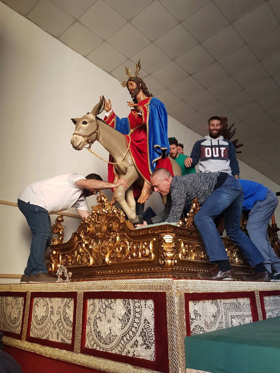 Cofrada_Esperan's tweet photo. Imágenes de traslados y puesta en sus pasos de #JesusdelaPaz #SanJuanEvangelista #LaEsperanza⚓️ ¡Ya no queda nada!@bct46501336 @BandadeSka https://t.co/wybmmSurYi