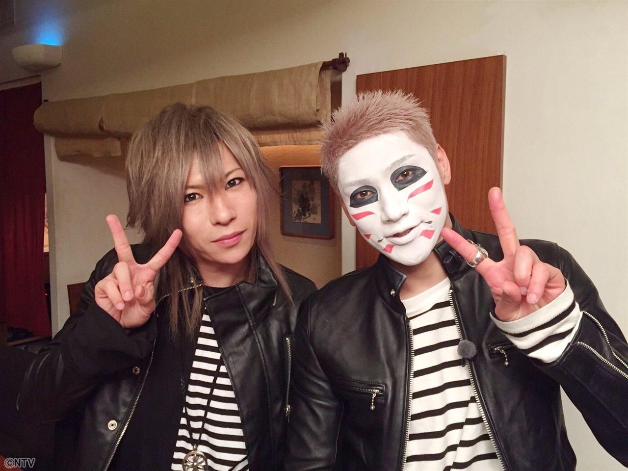 Zip 公式 キャンペーン実施中 あさ7時35分ごろ ゴールデンボンバー 歌広場淳さんと樽美酒研二さんが登場 秋葉原のオススメのお店で舌鼓 そして２人の服装にもチューモーク 明日のzip チューモーク Ziptv T Co Vizrmsehjb