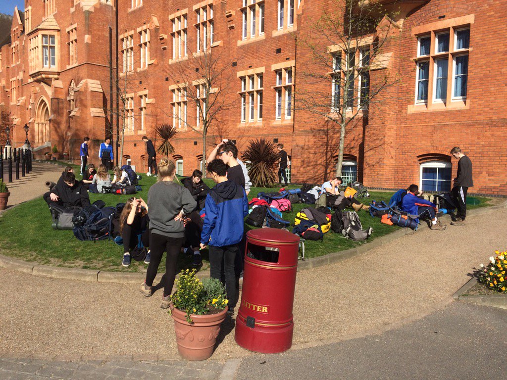 Gold Group 2017 waiting for the off on their practice expedition!!!