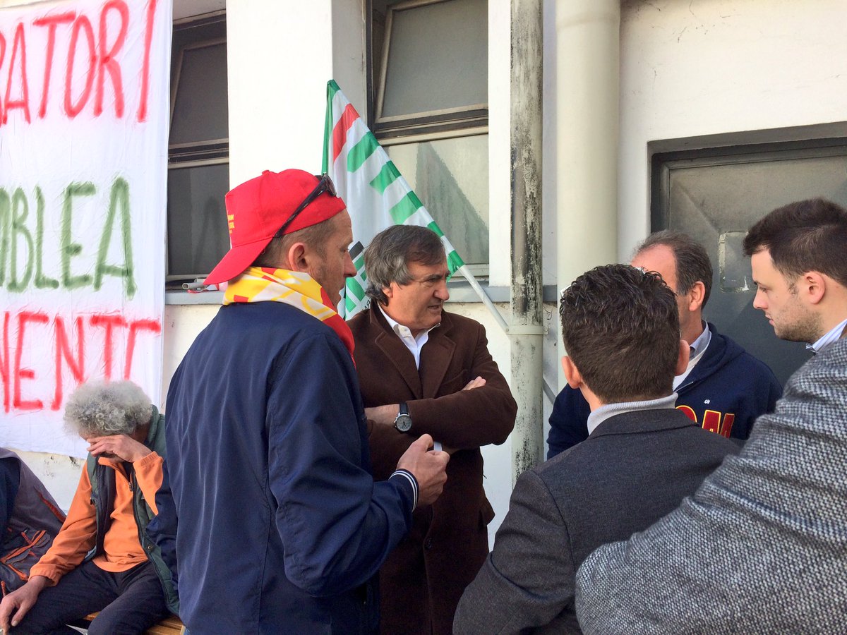 LuigiBrugnaro's tweet photo. Il sindaco Brugnaro con @SimonVenturini, una delegazione del @comunevenezia e della @CMVenezia all'assemblea pubblica alll'#ILNOR [staff] https://t.co/RmqZnev5yZ