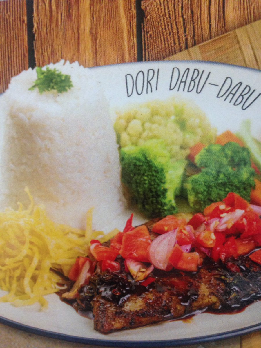 Grilled dory served with spicy manado sauce mix vegetable and rice <a href="/The_LightCup/">The Light Cup (TLC)</a> 😋😋
