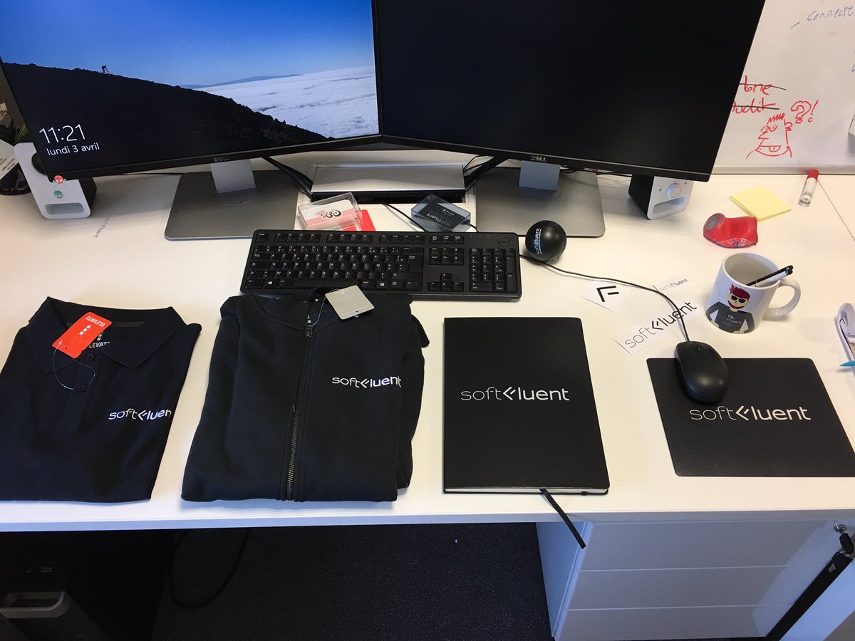 GCoyer's tweet photo. Petite surprise ce matin en arrivant au bureau. C'est le kit d'arrivée de chaque #SoftFluentee ! Merci @SoftFluentFR https://t.co/RLDvaJ0gNv