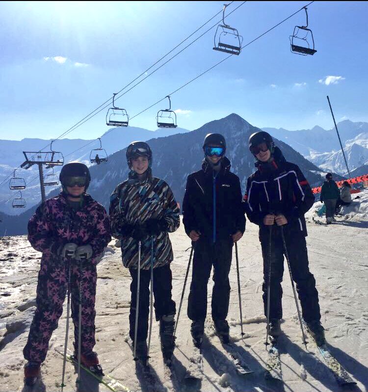 MeridianPE's tweet photo. Wow! What a morning! Everyone in great spirits today. The sun has got his hat on! #MeridianSkiTrip #Resilience https://t.co/SDt0uhdYDS