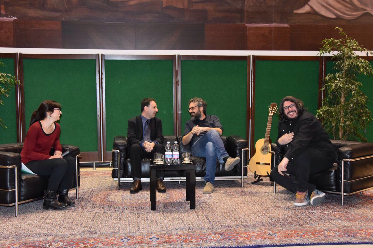 .<a href="/BrunoriSas/">Brunori Sas</a> <a href="/FenixVdC/">VENTO DI CAMBIAMENTO</a> <a href="/SapienzaInMovim/">SapienzaInMovimento</a> <a href="/ilmessaggeroit/">Il Messaggero</a> <a href="/LaRepubblicaXL/">La Repubblica XL</a> <a href="/TgrRaiLazio/">Tgr Rai Lazio</a> <a href="/Social_Popup/">Social PopUp</a> <a href="/EventiArteARoma/">Eventi Arte Roma</a> <a href="/scroccaroma/">ScroccaROMA</a> <a href="/SaiCheARoma/">Sai che a Roma</a> #now: #Alluniversitàtuttobene, Brunori Sas incontra gli #studentiSapienza (ora, Rettorato news.uniroma1.it/03042017_1100A ➡️ youtu.be/BRRwq9m6qug