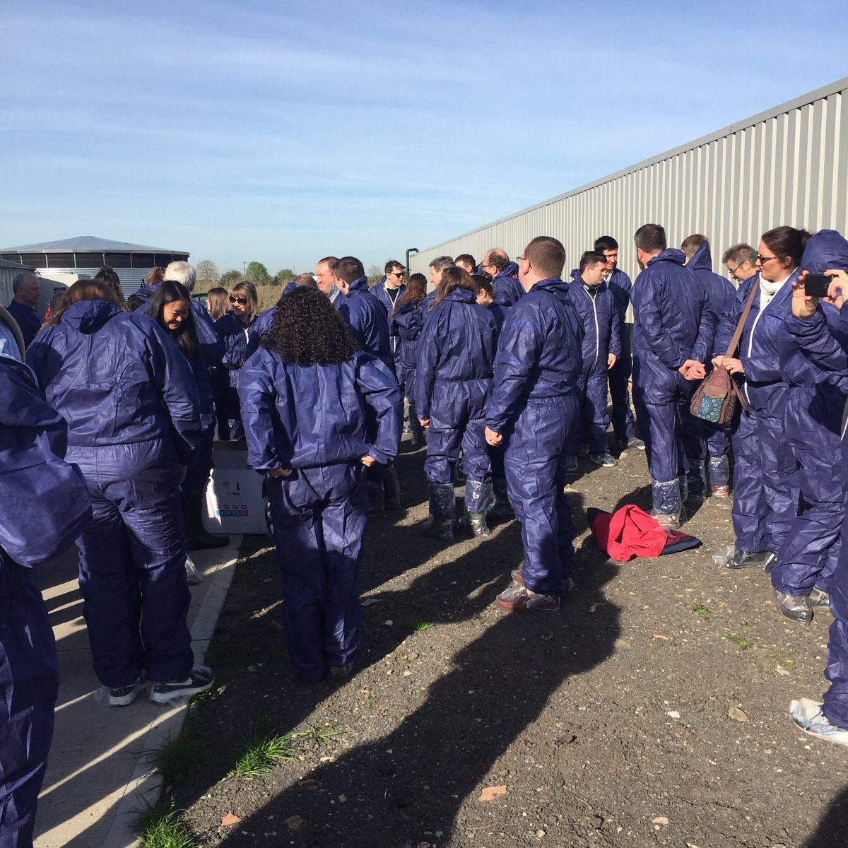 JC_Agri's tweet photo. Tour time at a poultry unit for the RAG spring conference in Hartbury #poultry #farming #farmtour https://t.co/lhax4Mau2j
