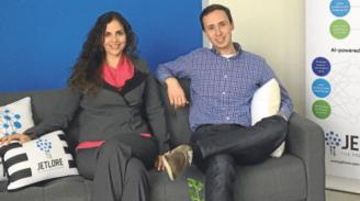 levante_emv's tweet photo. La valenciana Montse Medina (@montsechka) triunfa en #SiliconValley con @Jetlore    https://t.co/DzpC3JnjlY #emprendedores Por @rferrandopro https://t.co/jcHPPgv2rR