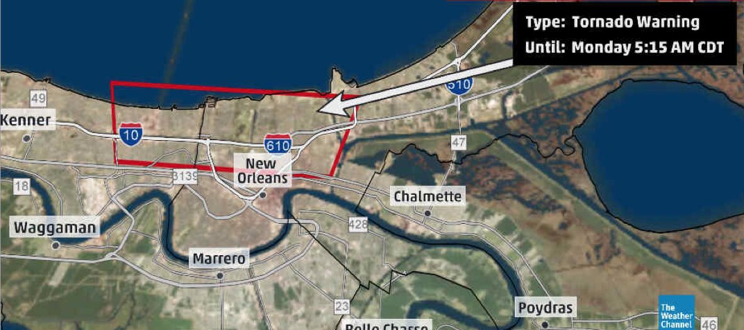 NWS radar indicates 1 or 2 possible waterspouts over Lake Pontchartrain, LA. #Tornado warning for Metairie, lakefront area of N. Orleans.