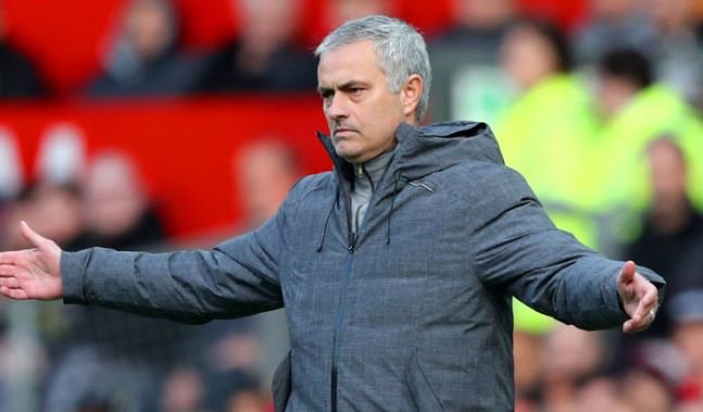 SkySportsPL's tweet photo. Jose on Luke Shaw: "The way he trains, the way he commits, the focus, the ambition. He's a long way behind." https://t.co/b5i1SOC8aZ https://t.co/o0yDEcIqEW
