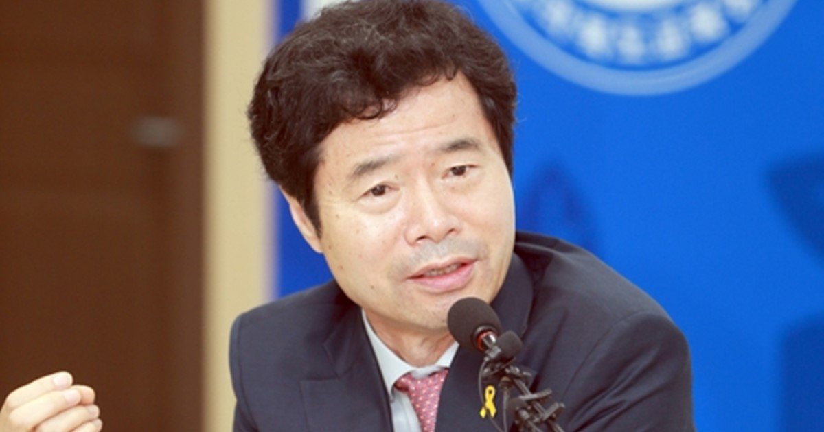 yonhaptweet's tweet image. 전북교육감 &quot;국정원, 이유 잘 알 것…교육청 출입 말라&quot; ow.ly/aSmg30avkbx  #전북교육감 #국정원